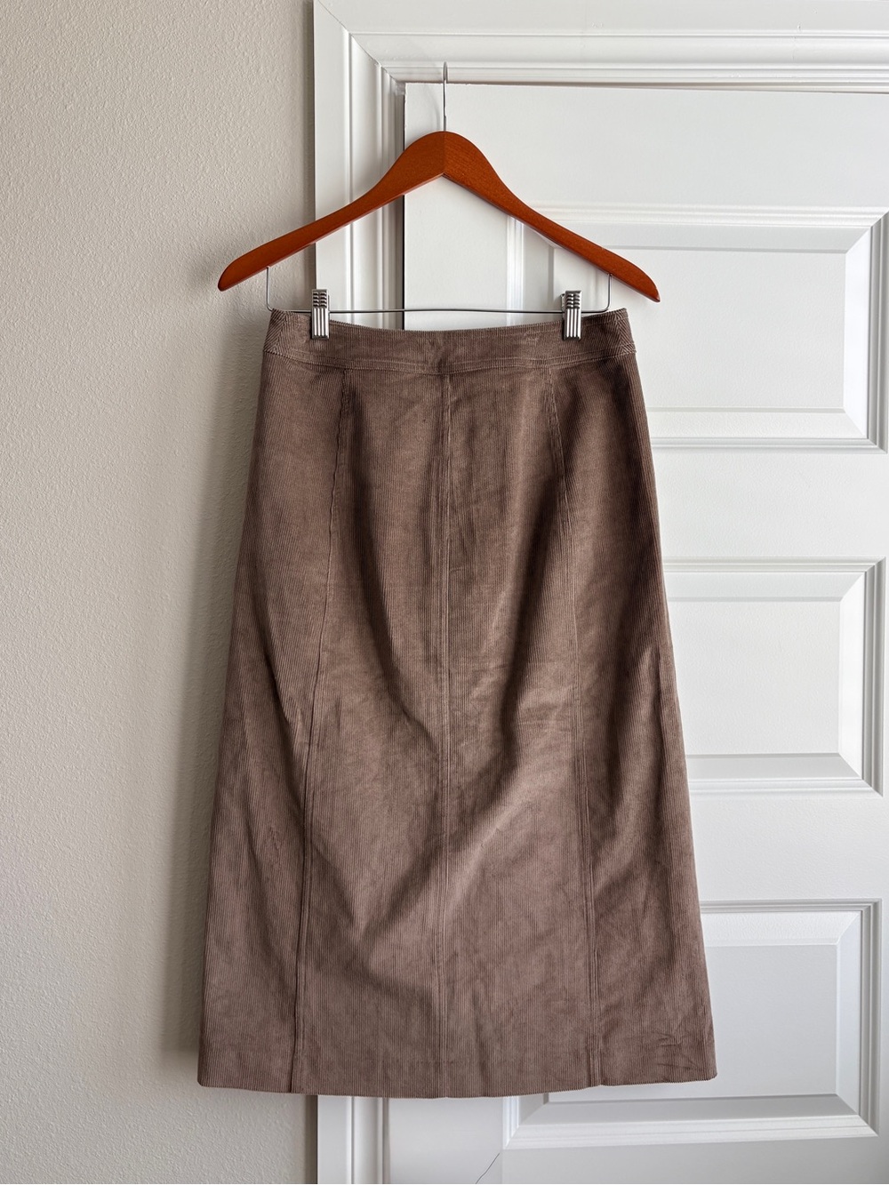 Banana Republic Brown Corduroy Button Front Midi Skirt Size 2 - Picture 4 of 6